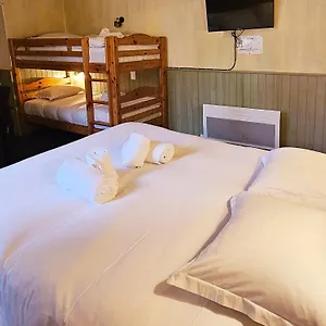 *** Hotel La Petite Francia